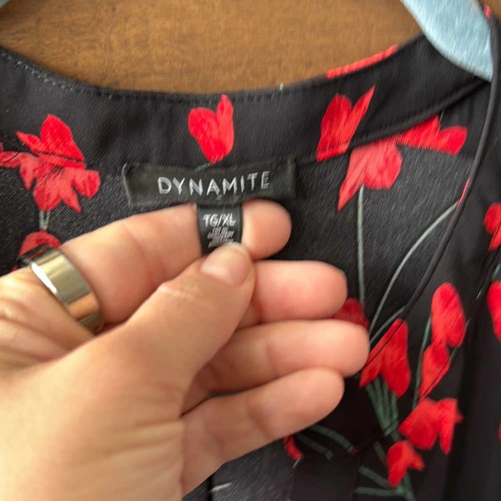 Floral Black and‎ Red Women's Top - Picture 2 of 3